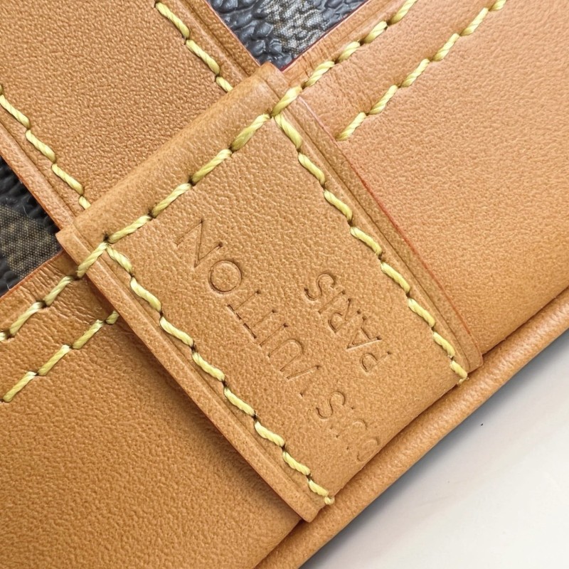 LV  Noé Cargo Handbag 