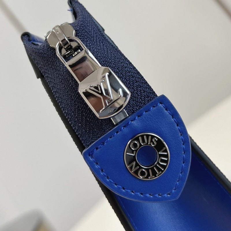 LV Pochette Voyage 中号