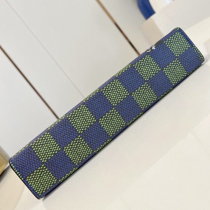 LV Pochette Voyage 中号