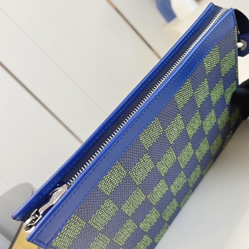 LV Pochette Voyage 中号