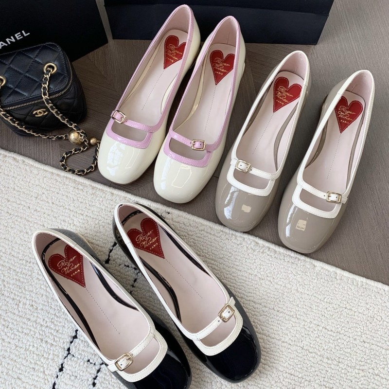 Roger Vivier Flats