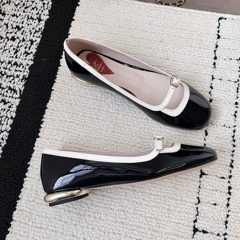 Roger Vivier Flats