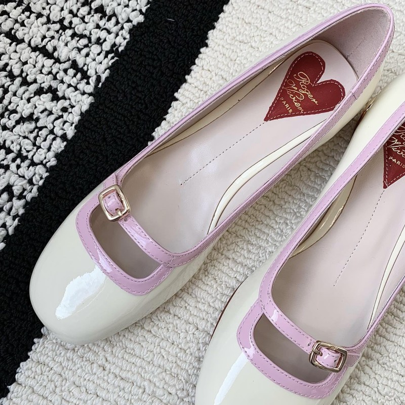 Roger Vivier Flats