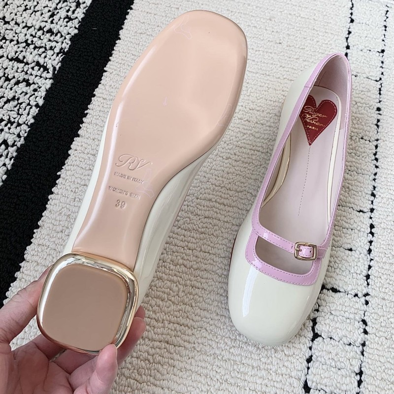 Roger Vivier Flats