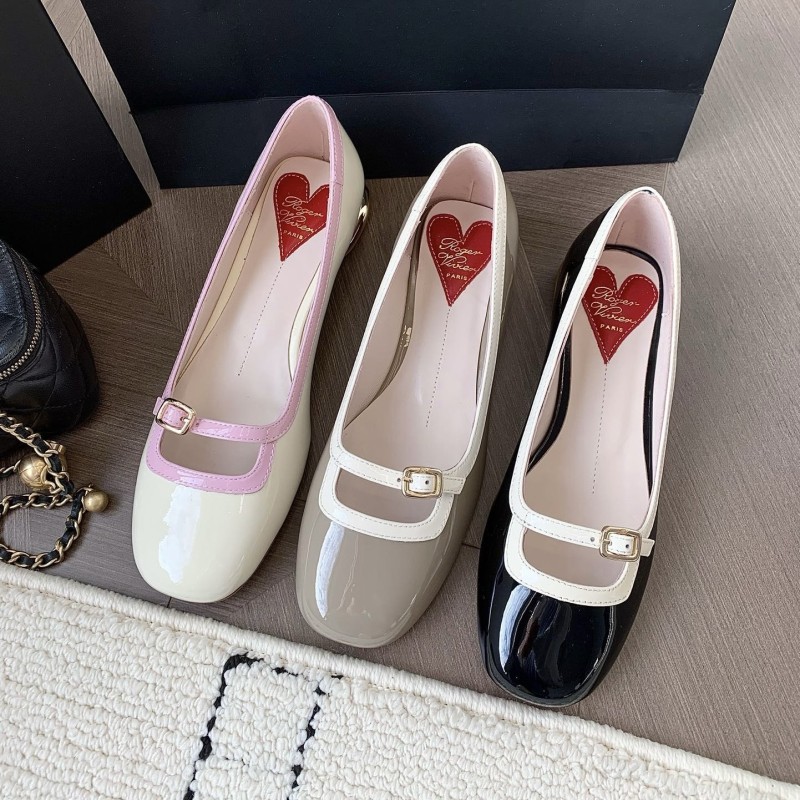 Roger Vivier Flats