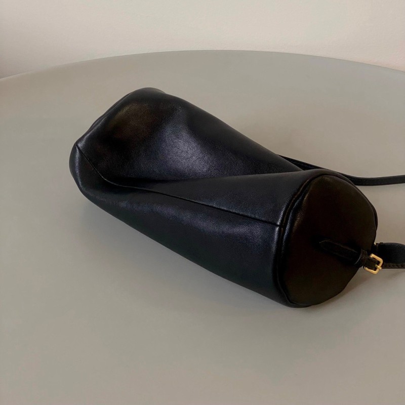 MiuMiu Mini 圆筒包