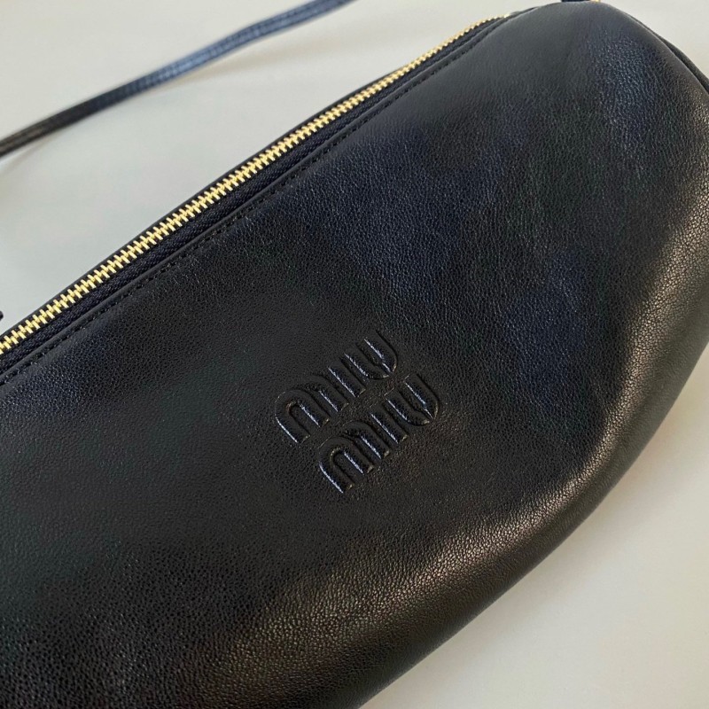 MiuMiu Mini 圆筒包