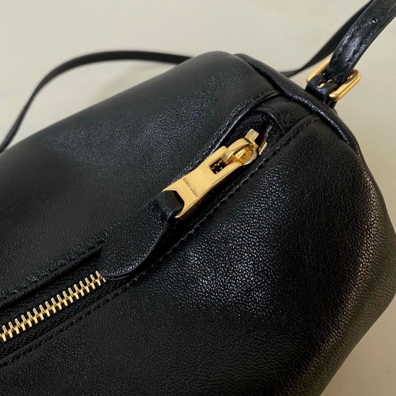 MiuMiu Mini 圆筒包
