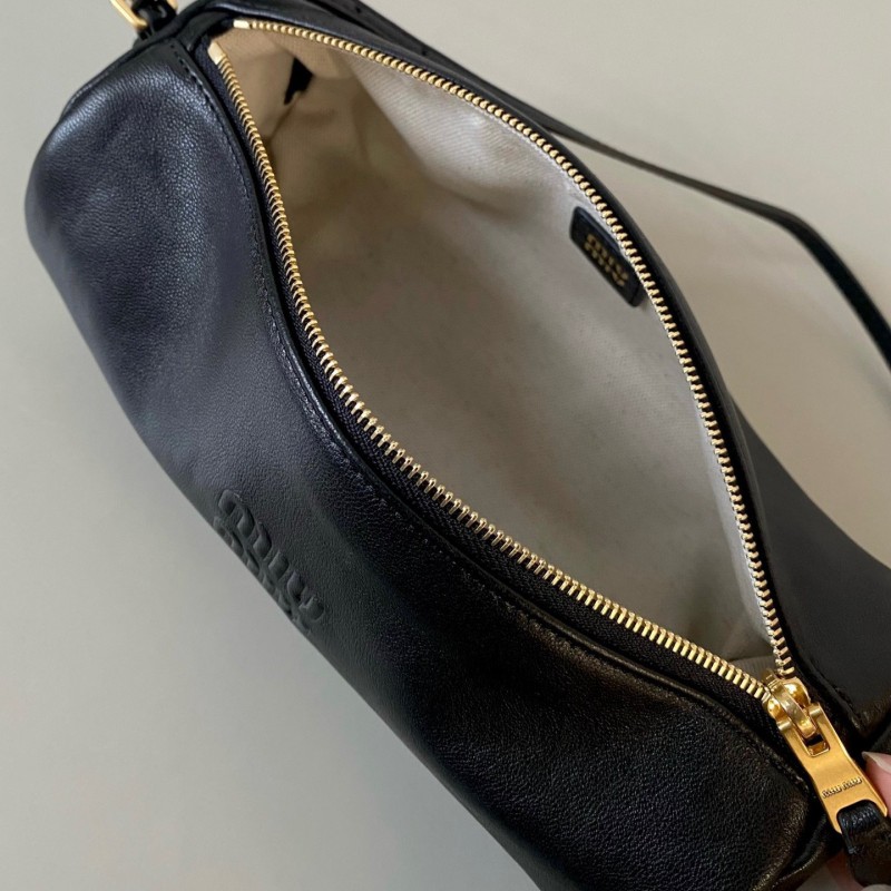 MiuMiu Mini 圆筒包