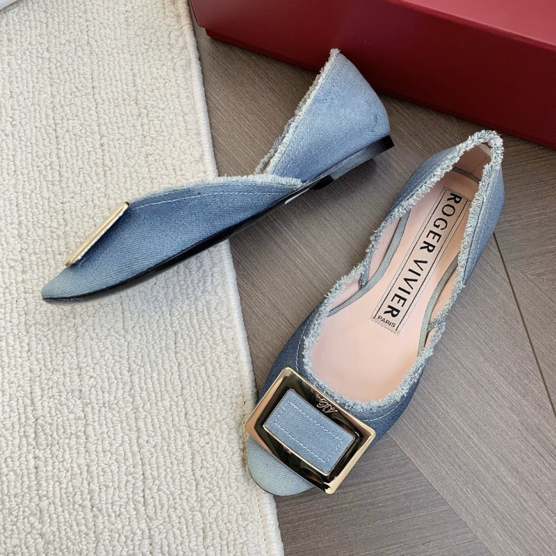 Roger Vivier Flats