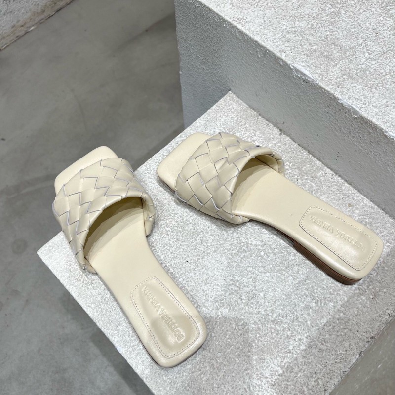 Bottega Veneta Flats 