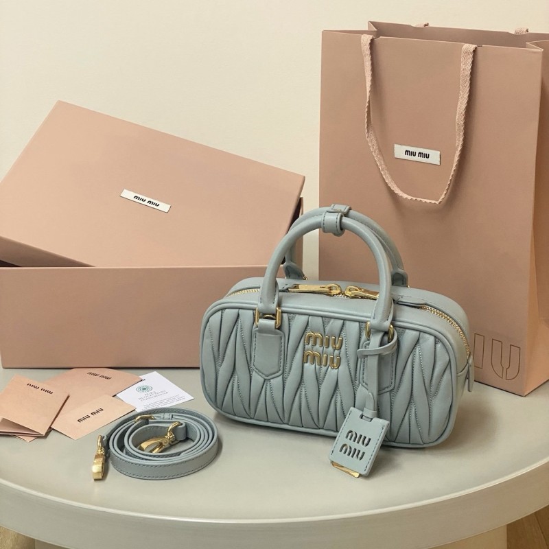 MiuMiu 皱褶保龄球包