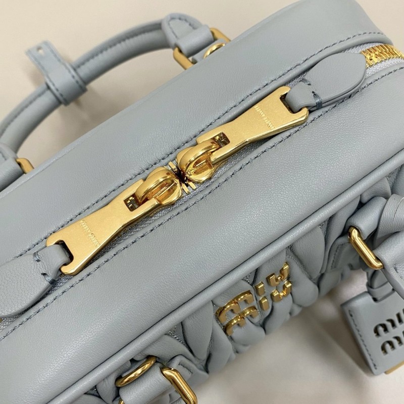 MiuMiu 皱褶保龄球包