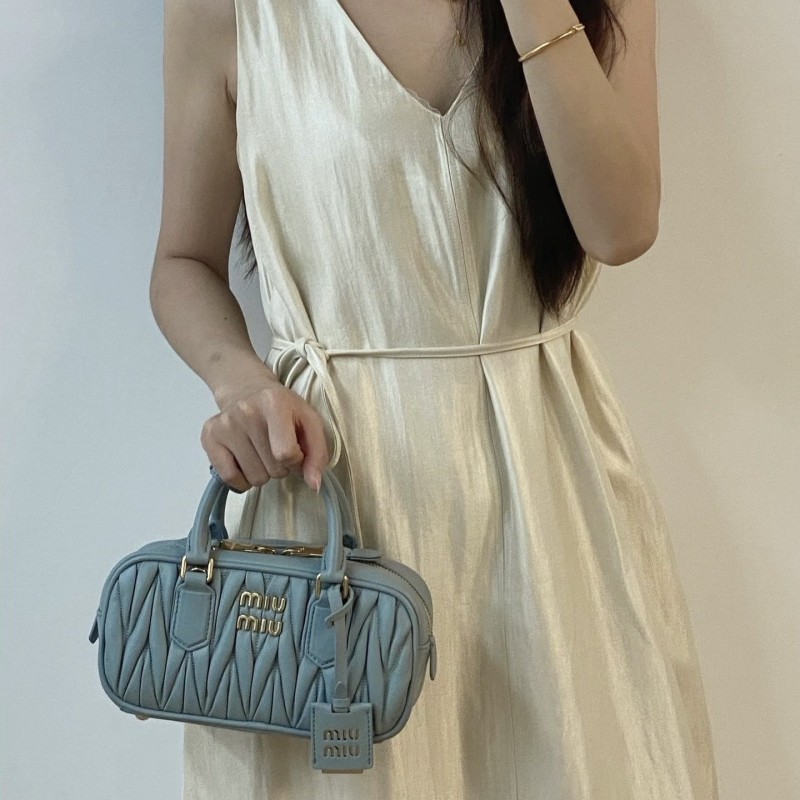 MiuMiu 皱褶保龄球包