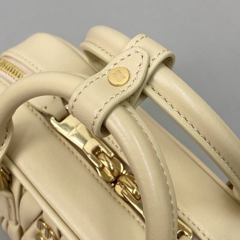 MiuMiu 皱褶保龄球包 