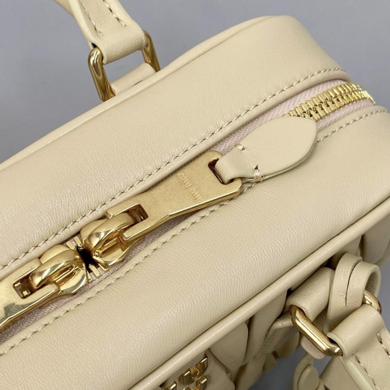 MiuMiu 皱褶保龄球包 