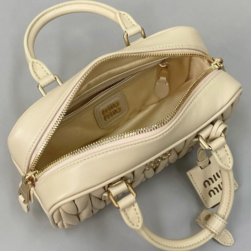 MiuMiu 皱褶保龄球包 