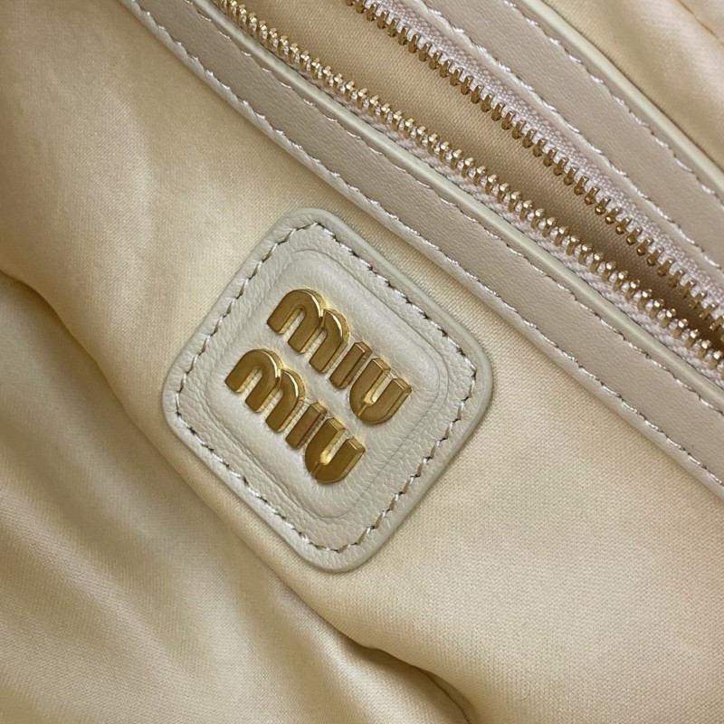 MiuMiu 皱褶保龄球包 