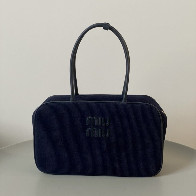 MiuMiu 公文包
