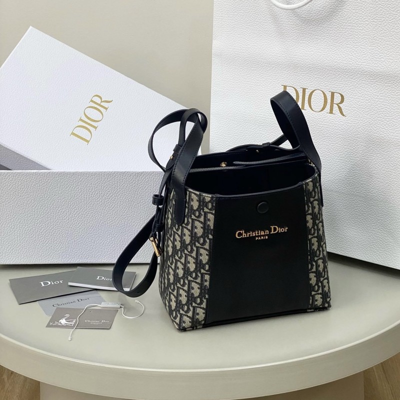 Dior Signature 水桶包