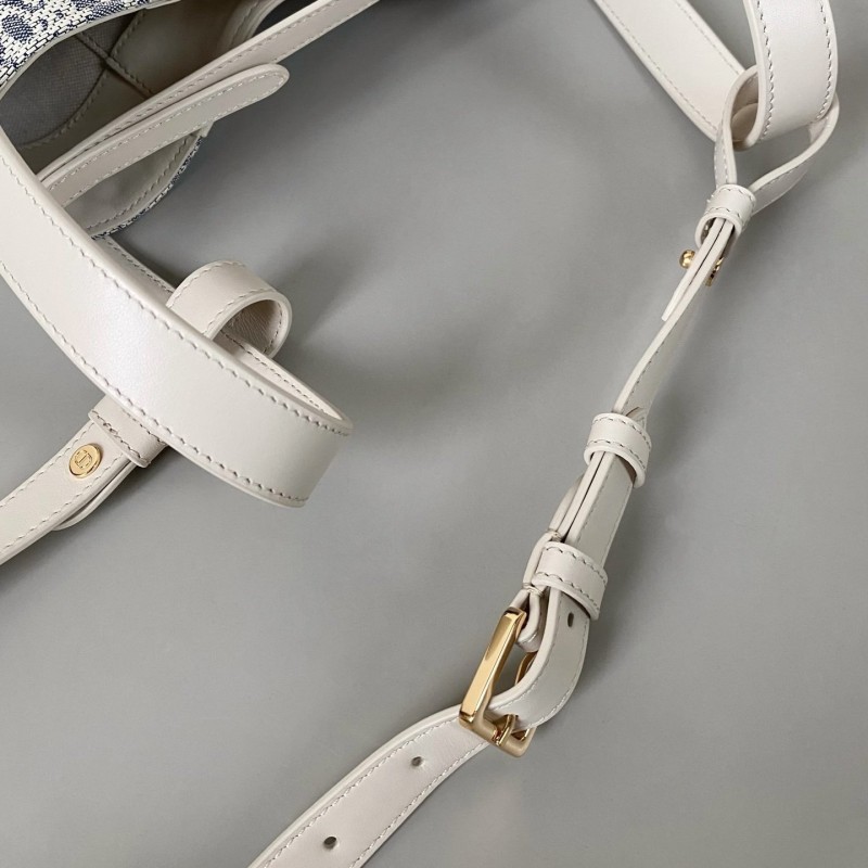 Dior Signature 水桶包