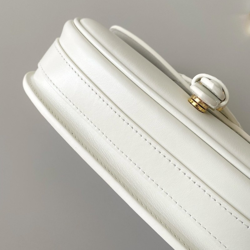 Dior East-West Bobby 月牙包