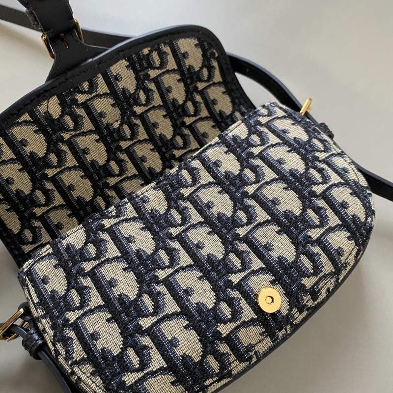 Dior Bobby 迷你
