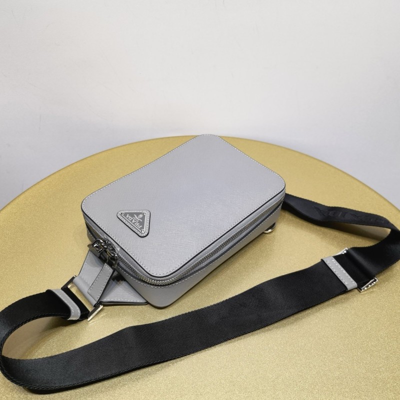 Prada 胸包