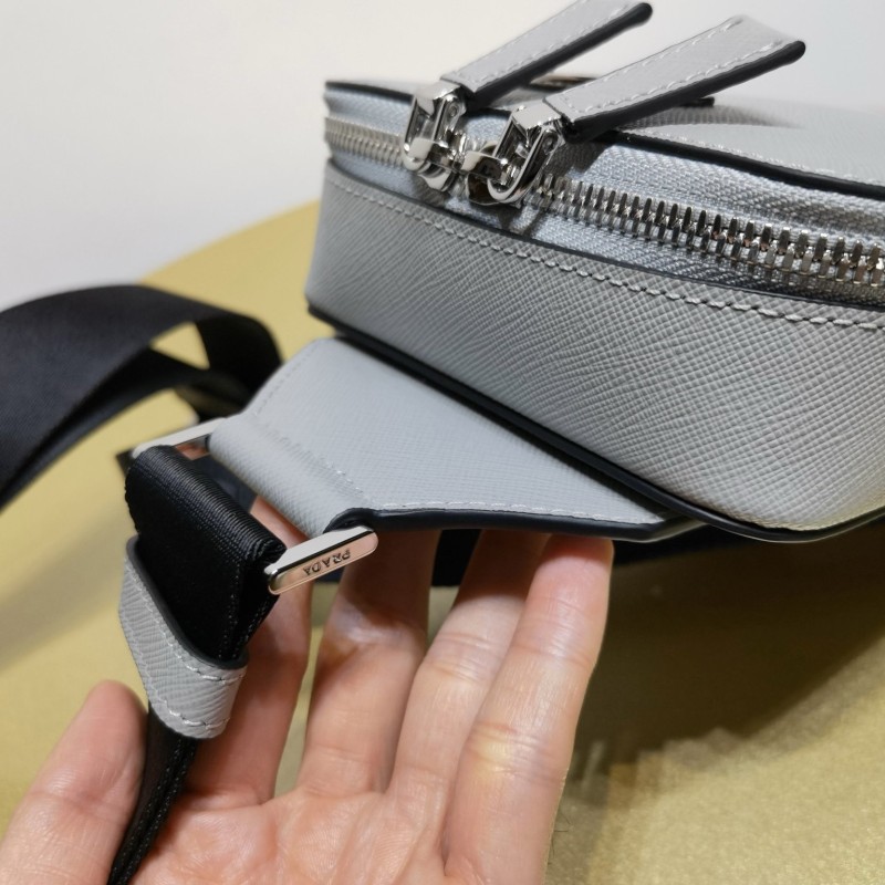 Prada 胸包