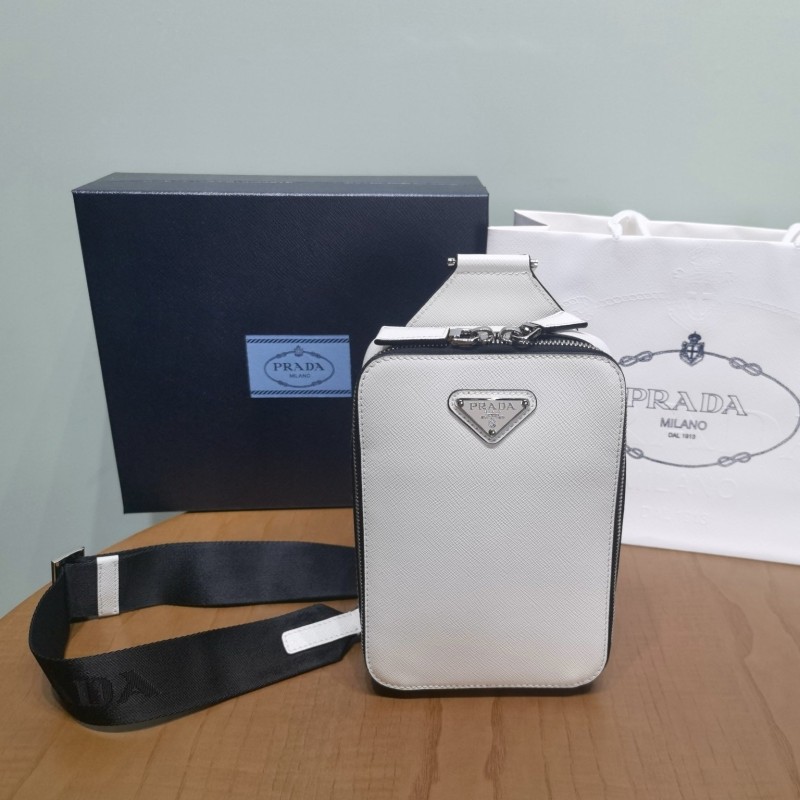 Prada 胸包