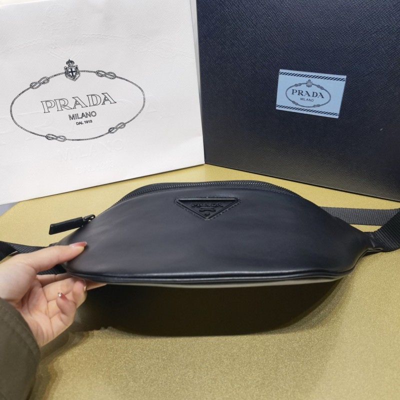 Prada 胸包