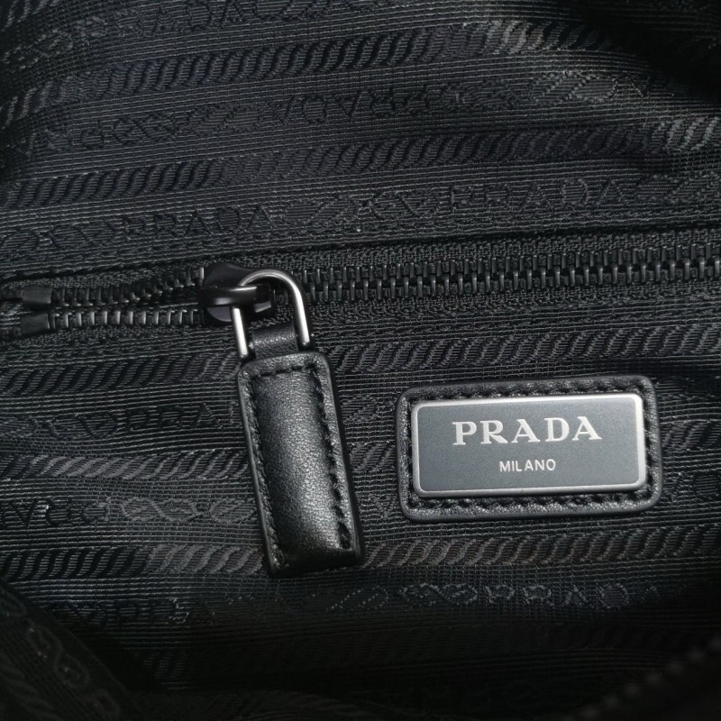 Prada 胸包
