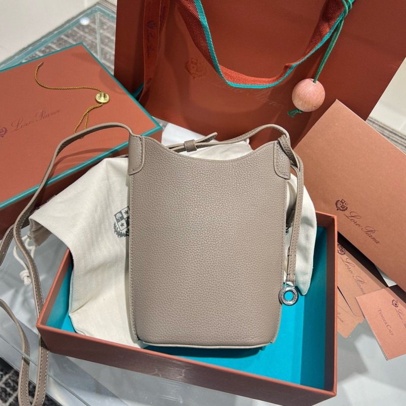 Loro Piana 手机包