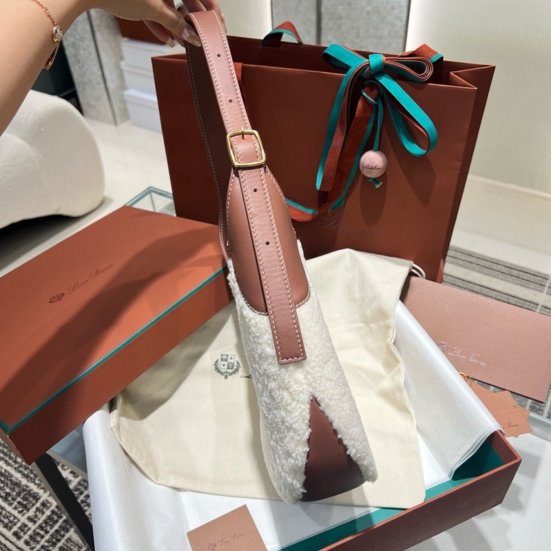 Loro Piana 月牙包
