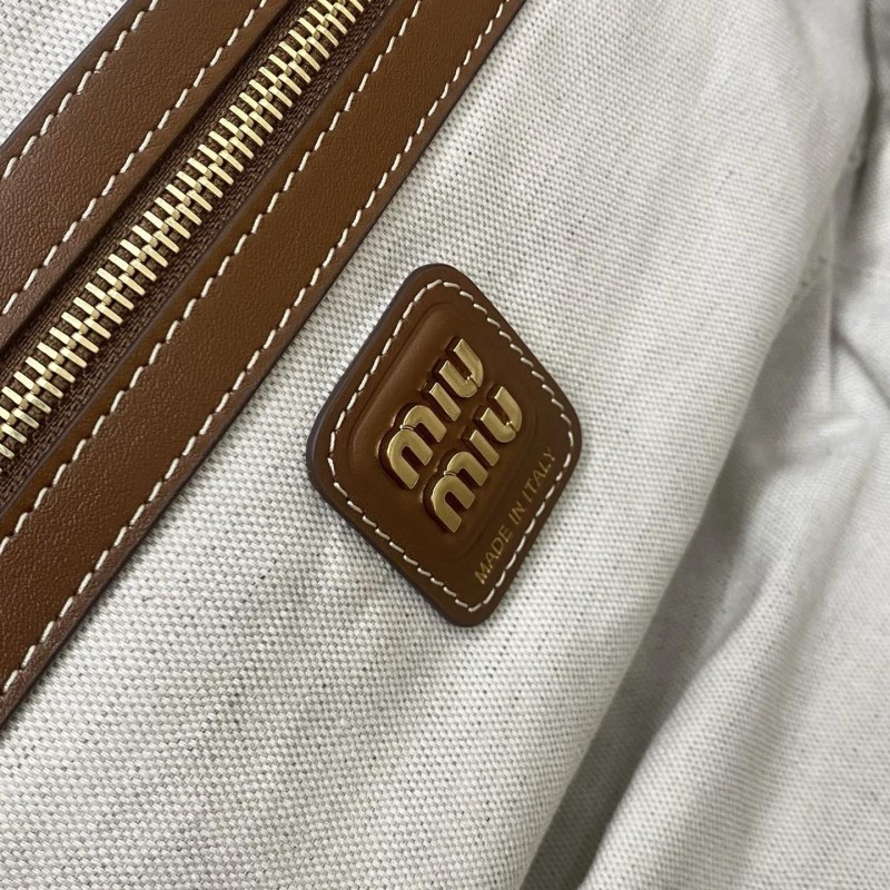 MiuMiu 公文包