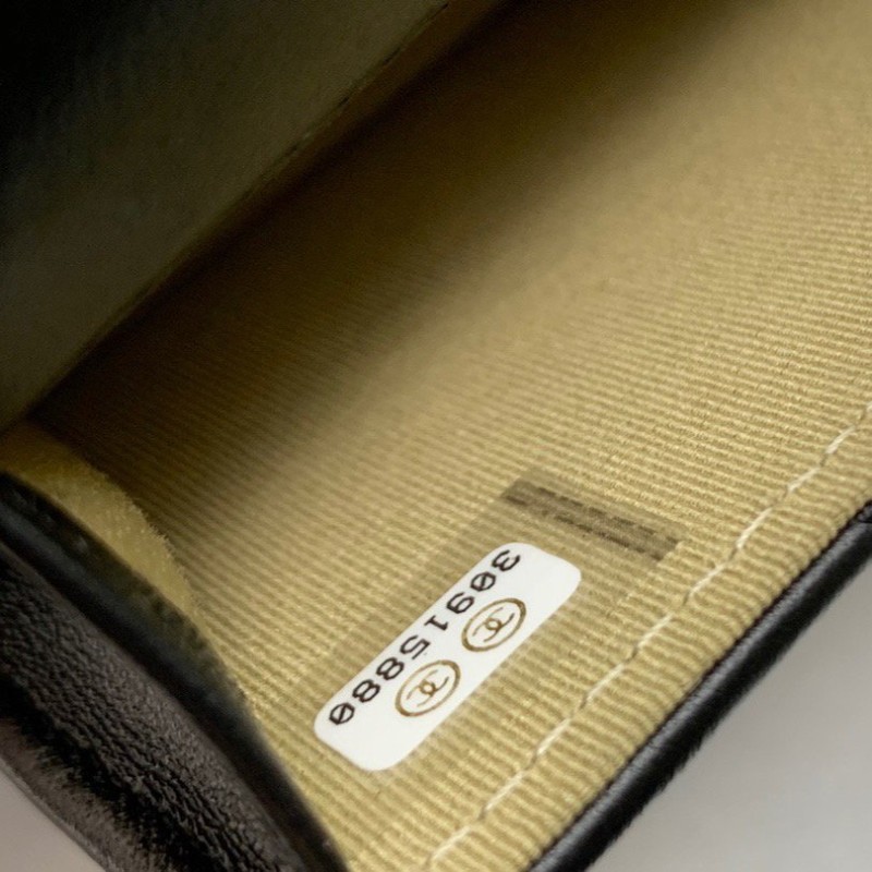 Chanel 22B Mini Messenger bag