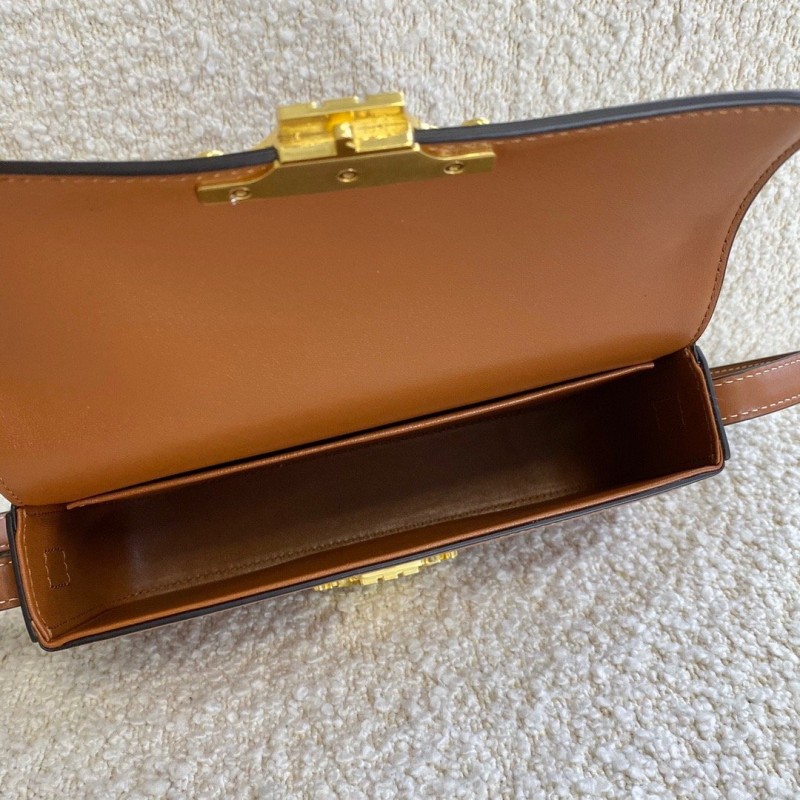 Celine Triomphe 腋下包