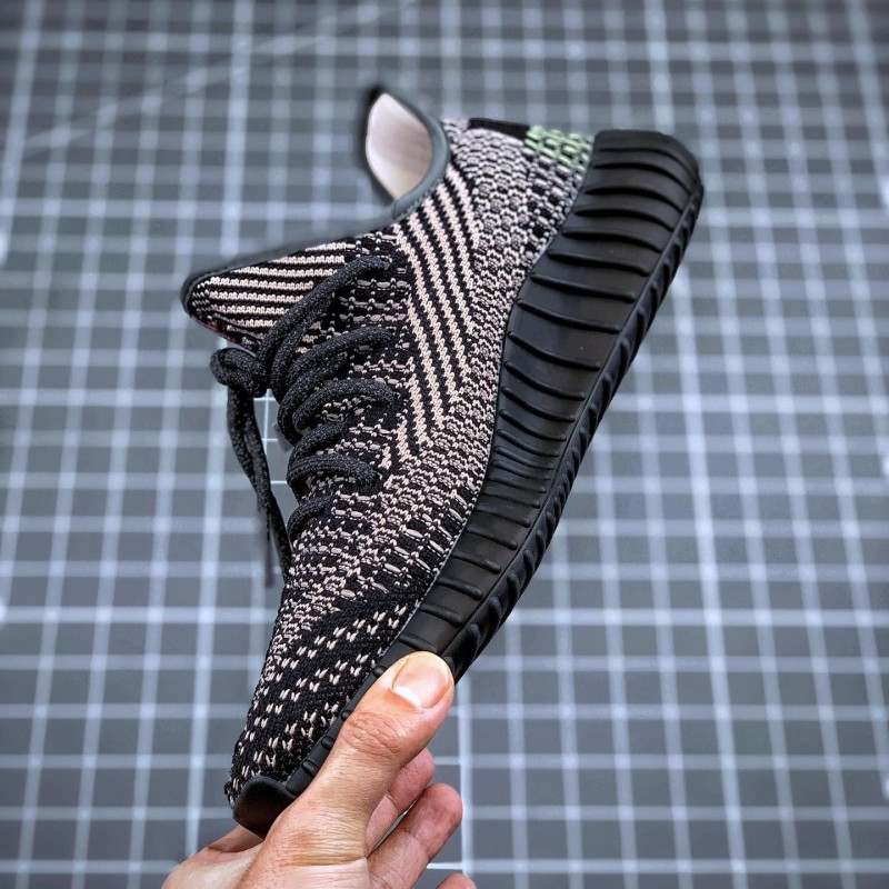 Adidas Yeezy 350 黑红补丁