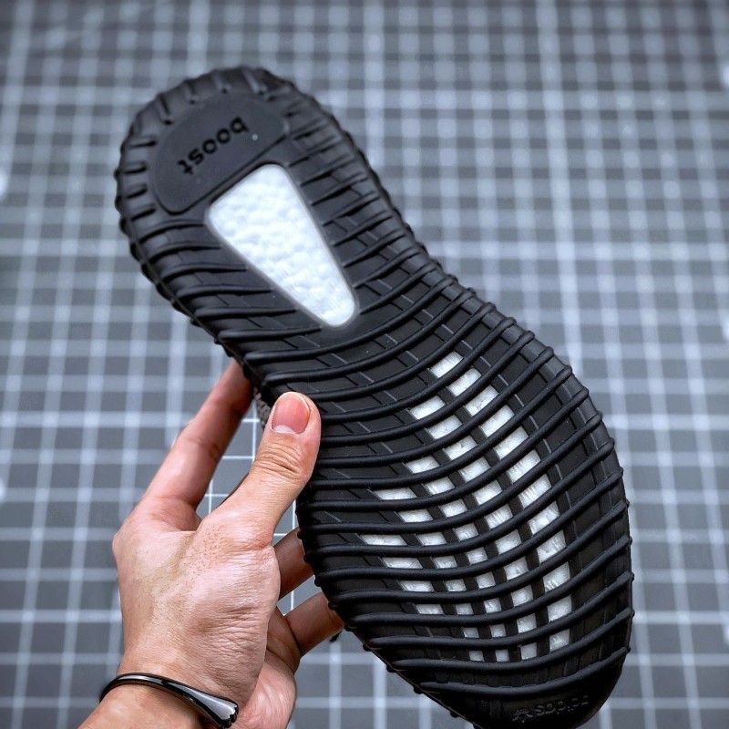 Adidas Yeezy 350 黑红补丁